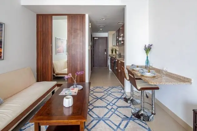 Stylish Studio Apartment in JLT With Lake Views! - İç Mekan