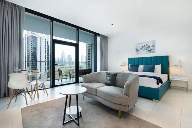 Stylish Studio w Dubai Canal Vw in Business Bay - Oda