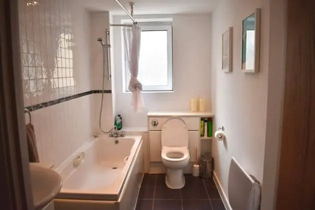 Stylish and Super-central 2 Bedroom Modern Apartment - Banyo Tipleri