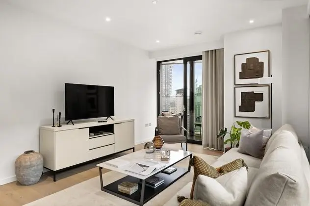 Stylish two Bedroom Apartment With River Views in Docklands