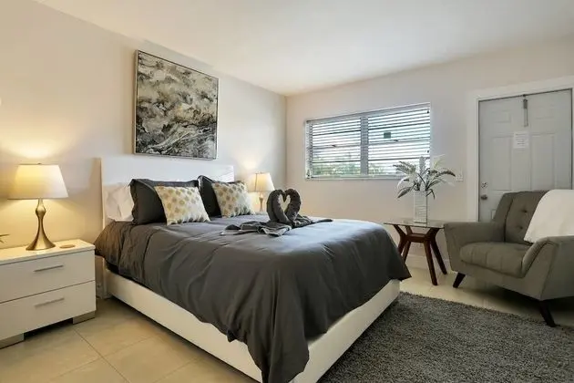 Stylish & Unique 1 BR Designer Waterview APT - Oda