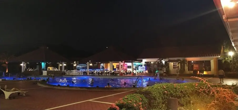 Subic Waterfront Resort And Hotel - Havuz