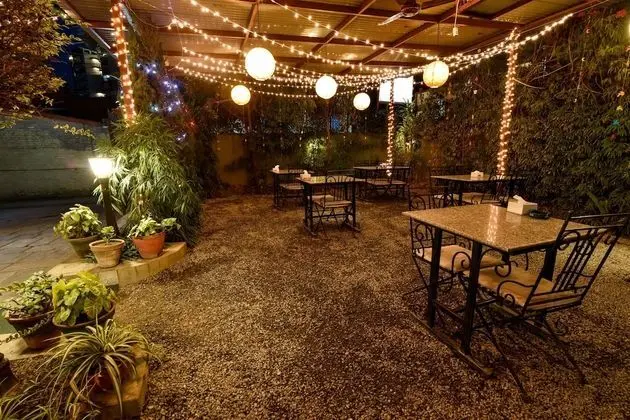 Suburb Cafe & Inn - Yerinde Yemek