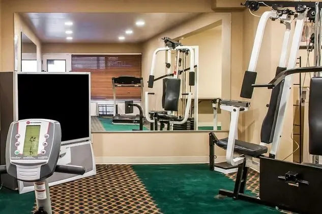 Suburban Studios East - Fitness