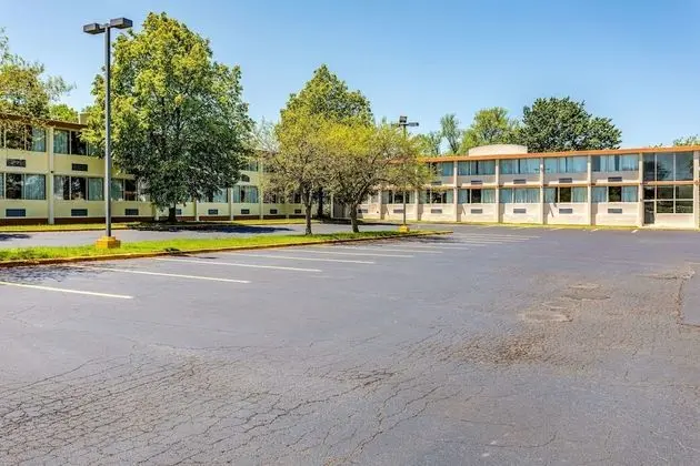 Suburban Studios - Öne Çıkan Resim