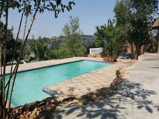 Suburbian Lodge - Havuz