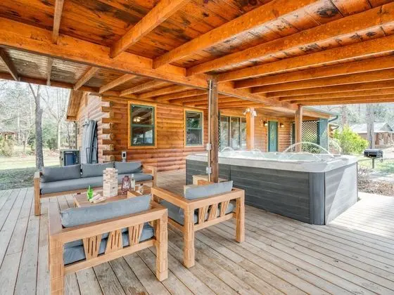 Sugar Cove by Avantstay Cabin by The River! w/ Hot Tub, Pool Table & Guest House!