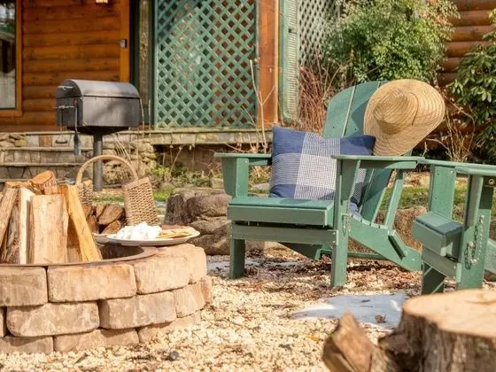 Sugar Cove by Avantstay Cabin by The River! w/ Hot Tub, Pool Table & Guest House! - İç Mekan