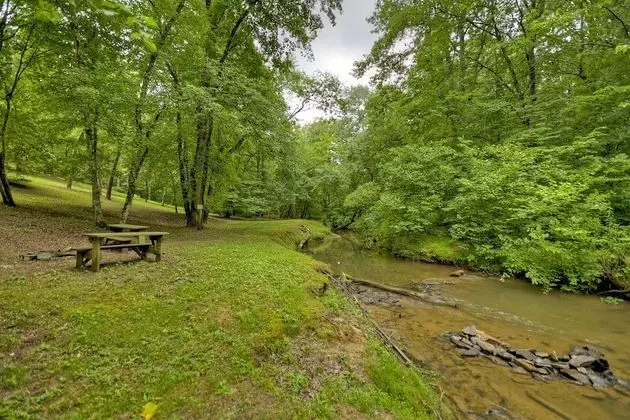 Sugar Creek Retreat- Quaint Cabin in Blue Ridge