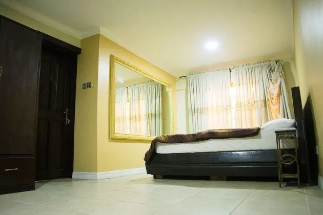 Sugarland Apartments VI