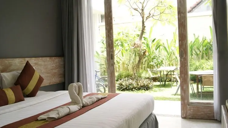 SUGIRAS LIVING GUEST HOUSE