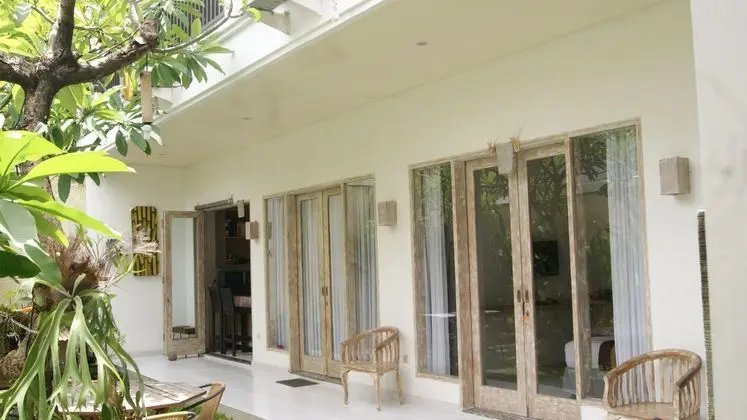 SUGIRAS LIVING GUEST HOUSE
