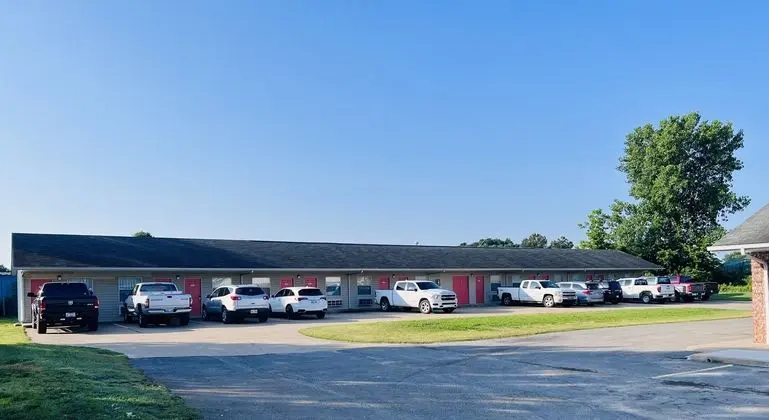 Suite 16 Motel - 1