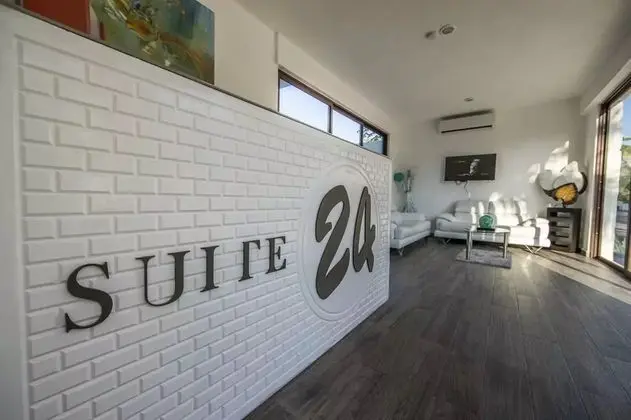 Suite 24 - Lobi