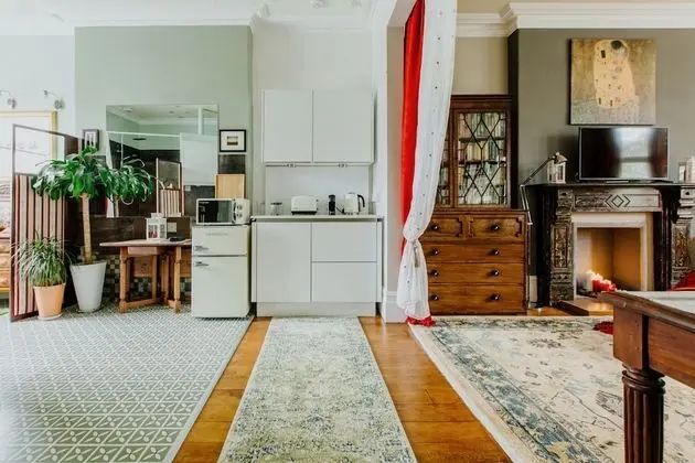 The Suite, 82 Cathedral, Private Parking - Oda