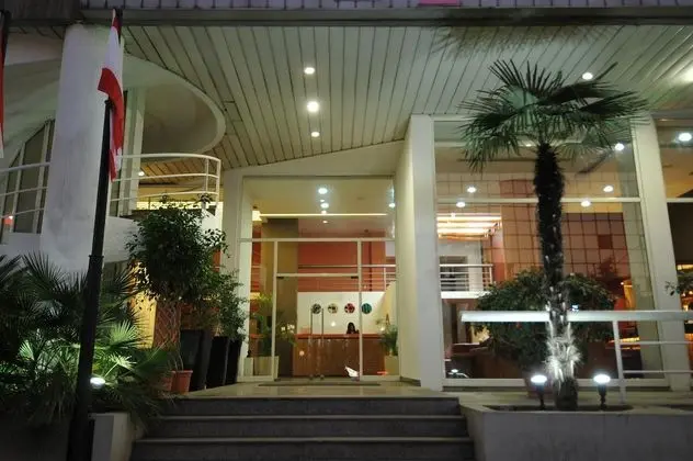 Suite Hotel Chrome