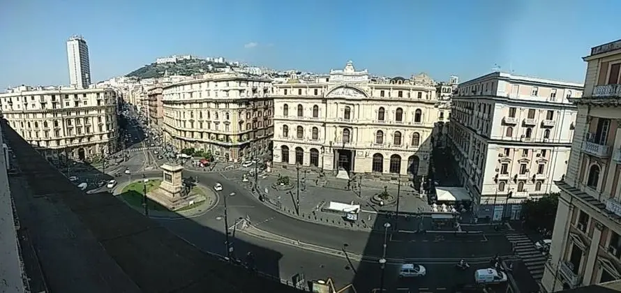 Suite Napoletana - Genel