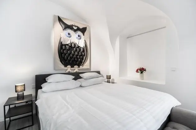 Suiten Apartment Art Collection With Kind Bed Air Conditioning and two Separate Bedrooms