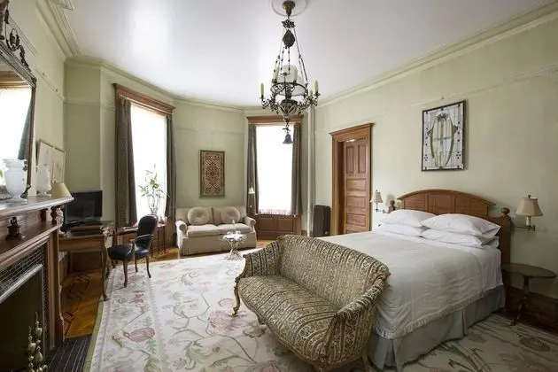 Suites in a Manhattan Mansion - Oda