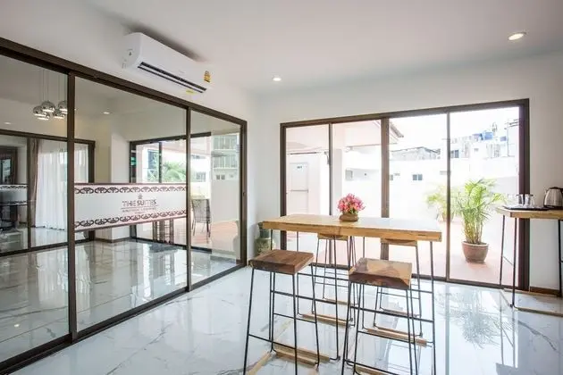 The Suites Apartment & Residence Phuket - Yerinde Yemek
