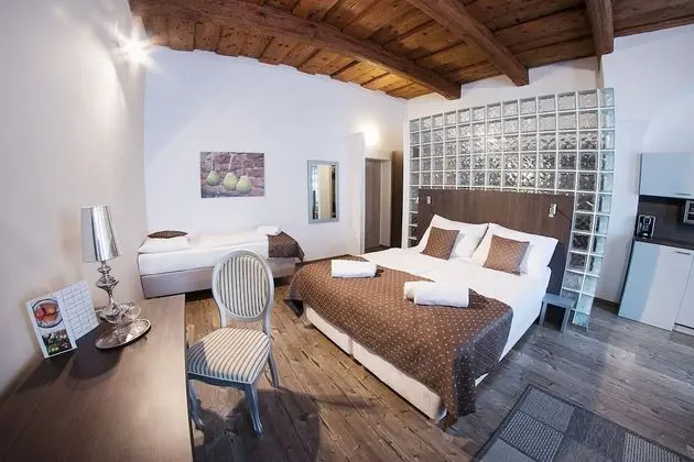 Suites & Apartments U Tri Hrusek