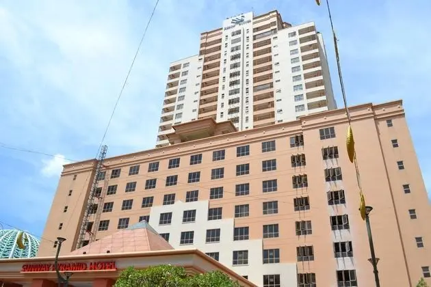 RESORT SUITES HOTEL AT BANDAR SUNWAY