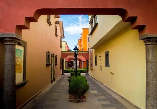 Suites El Paseo