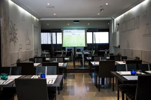 Hotel Suites Feria de Madrid - Yeme / İçme