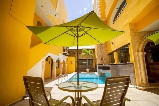Hotel Suites Flamboyanes