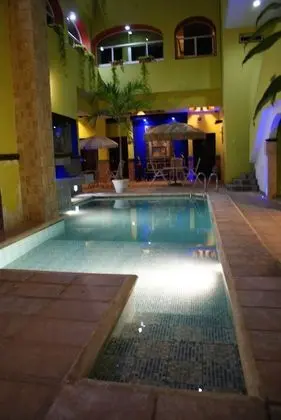 Hotel Suites Flamboyanes - Havuz