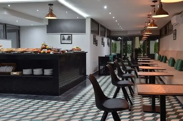 Suites Hotel Le Yacht - Yerinde Yemek