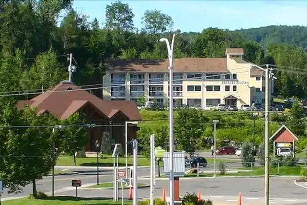 Hotel & Suites Les Laurentides Saint Sauveur - Dış Mekan