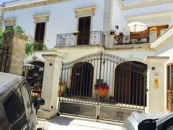 Suites Piazza Umberto - Dış Mekan