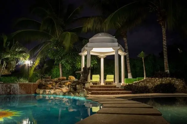 Suites & Hotel Punta Esmeralda - Havuz
