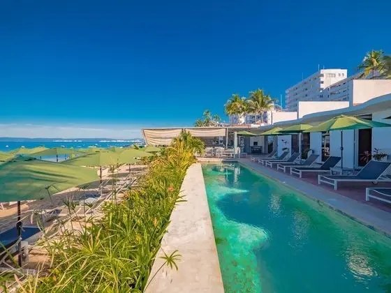 Suites at Sapphire Ocean Club - Havuz