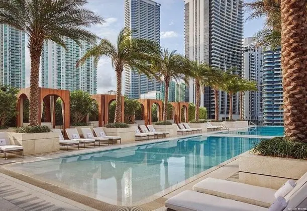 Suites at SLS LUX Brickell managed by CE - Havuz