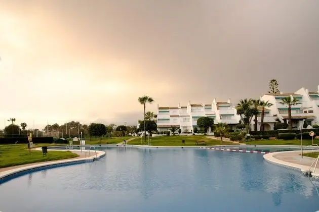 Suitur beachfront duplex with pool and sea views - Dış Mekan
