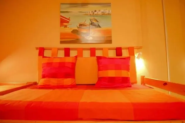 Suitur beachfront duplex with pool and sea views - Oda