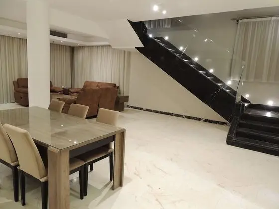 Sultan Luxurious Townhouse Near AUC - Lobi