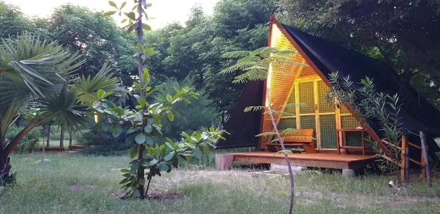 Sumba Adventure Resort - Hostel - Dış Mekan