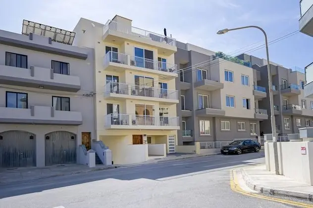Summer Breeze Superior Apartment with Terrace by Getaways Malta - Dış Mekan