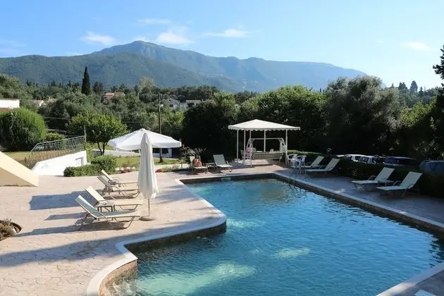 Summer Wine Friendly Resort - Havuz