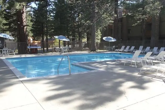 The Summit Condominiums - Havuz