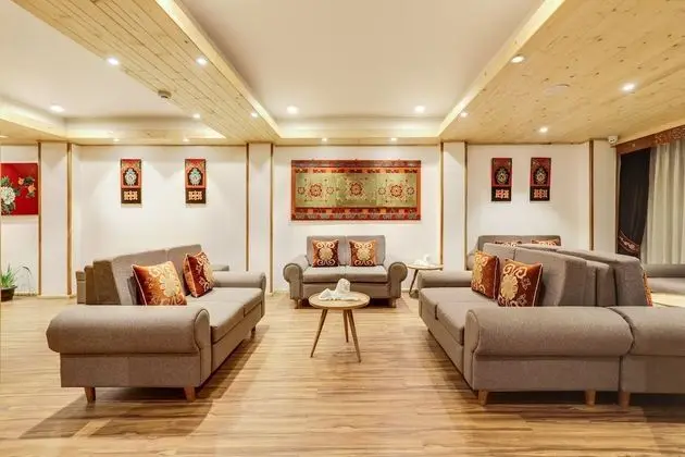 Summit Swiss Heritage Hotel & Spa - Lobi