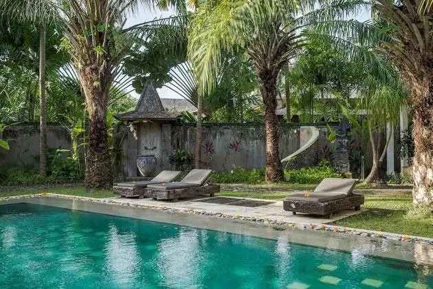 Sumptuous & Unique 3BR Private Luxury Villa Walking Distance to the Beach - Havuz