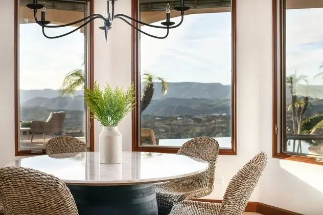 Sun Break by Avantstay Sun-kissed Paradise w/ Infinity Pool & Game Room - İç Mekan