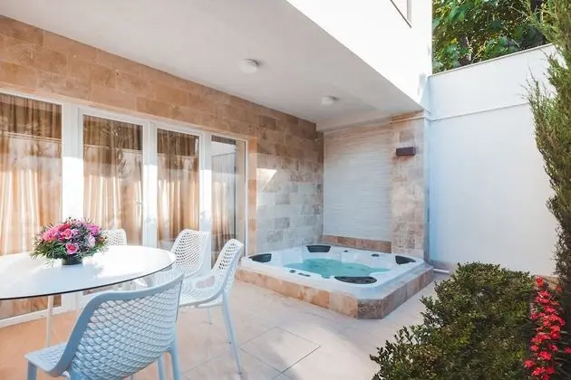 Sun City Arcadia Apartments - Havuz