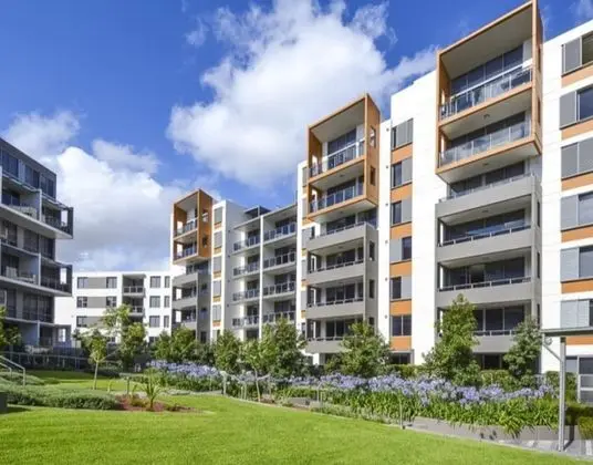 Sun-drenched 3 Bedroom Apartment in Turrella
