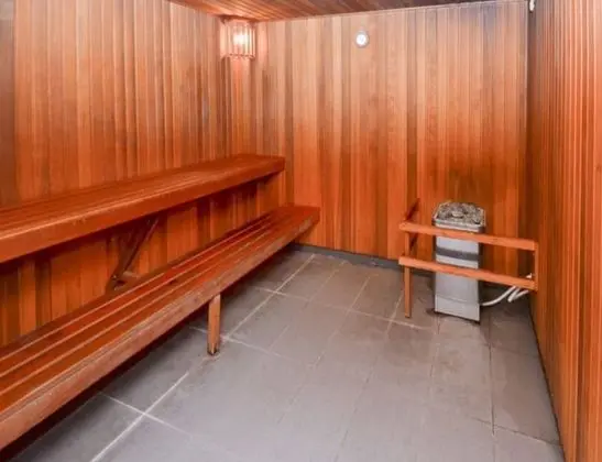 Sun-drenched 3 Bedroom Apartment in Turrella - Spa