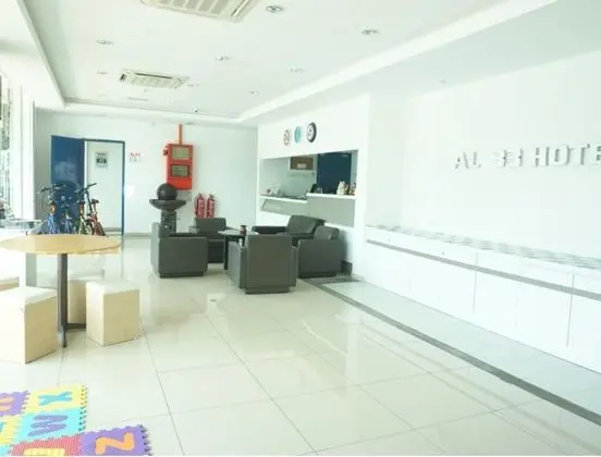 SUN INNS HOTEL LAKSAMANA - Lobi